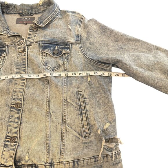Torrid Destructed Denim Jean Jacket Womens Light Wash Trucker Distress Size 3X - Picture 9 of 11